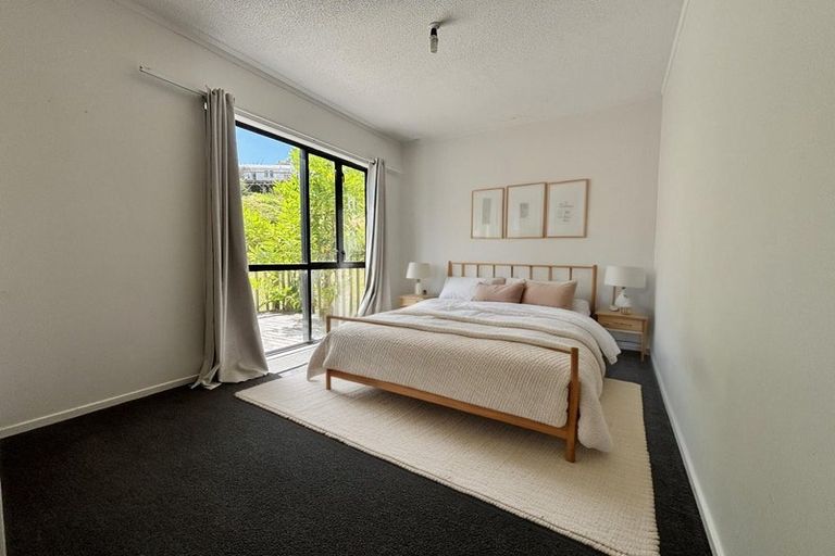 Photo of property in 18 Sunward Rise, Glenfield, Auckland, 0629