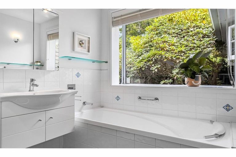 Photo of property in 19 Joyce Crescent, Ilam, Christchurch, 8041