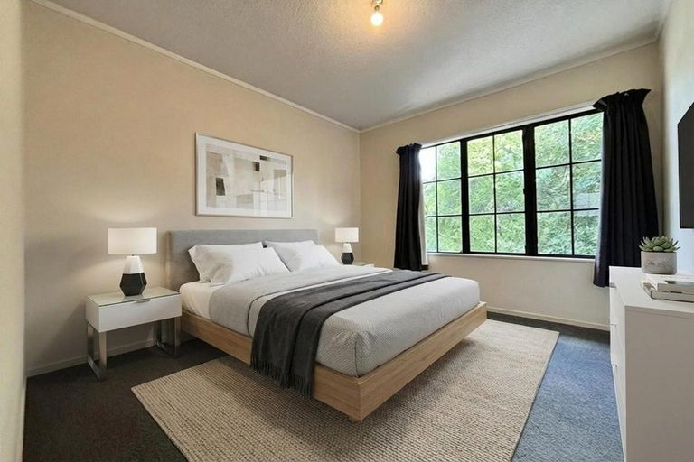 Photo of property in 18 Sunward Rise, Glenfield, Auckland, 0629