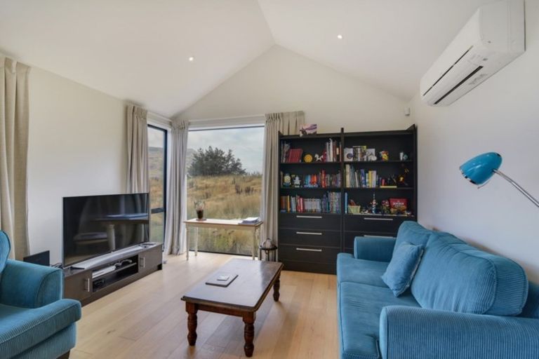Photo of property in 13 Kotuku Lane, Jacks Point, Queenstown, 9371