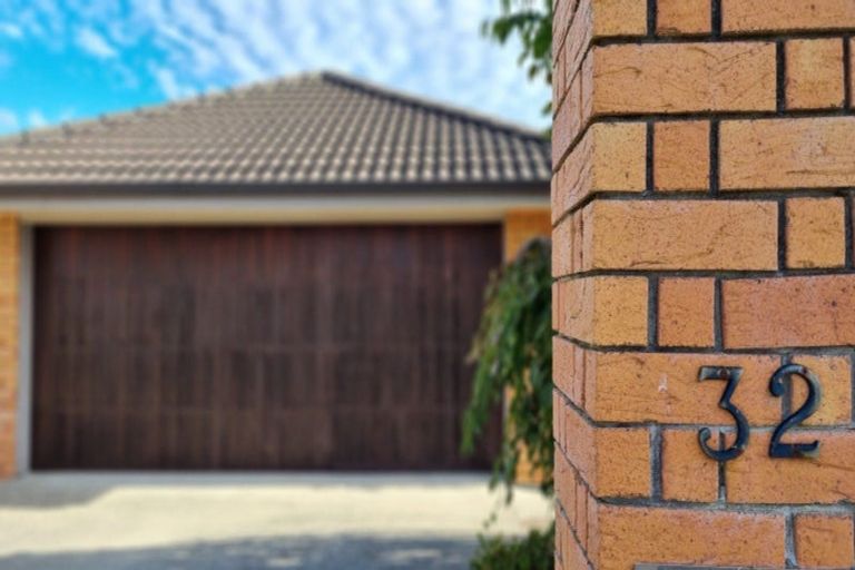 Photo of property in 32 Carroll Place, Owhata, Rotorua, 3010