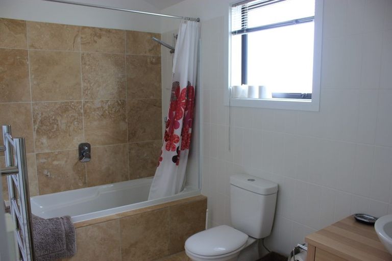 Photo of property in 140 Gills Road, Albany Heights, Auckland, 0632