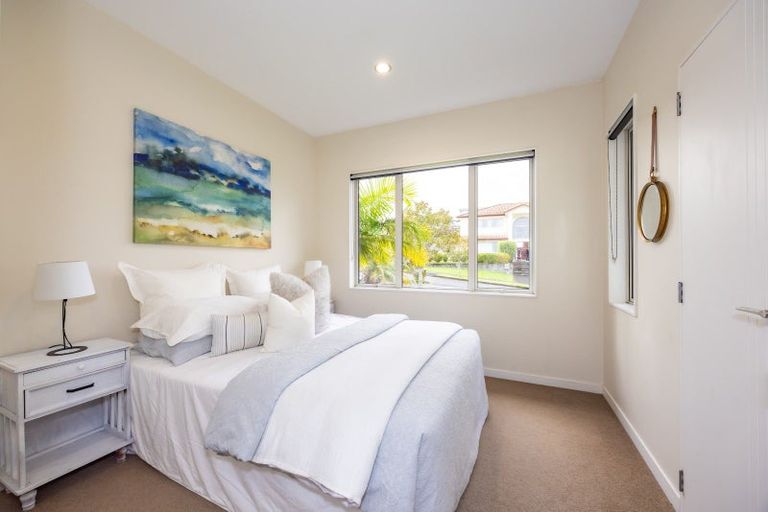 Photo of property in 21 Hornbill Drive, Fairview Heights, Auckland, 0632