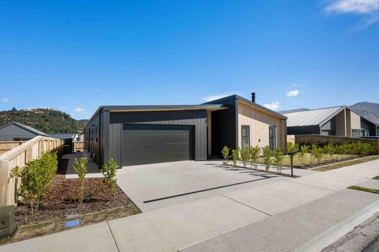 Photo of property in 6 Moonstone Street, Albert Town, Wanaka, 9305