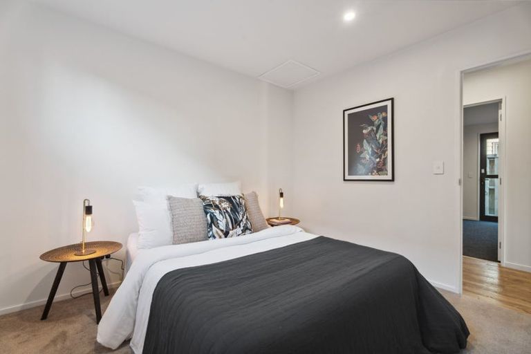 Photo of property in 5 Matakanui Lane, Wanaka, 9305