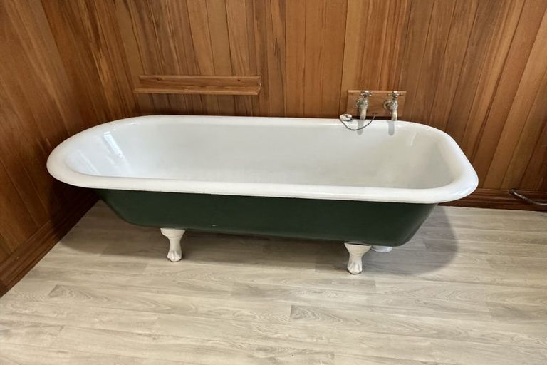 Photo of property in 90 Maupuia Road, Maupuia, Wellington, 6022