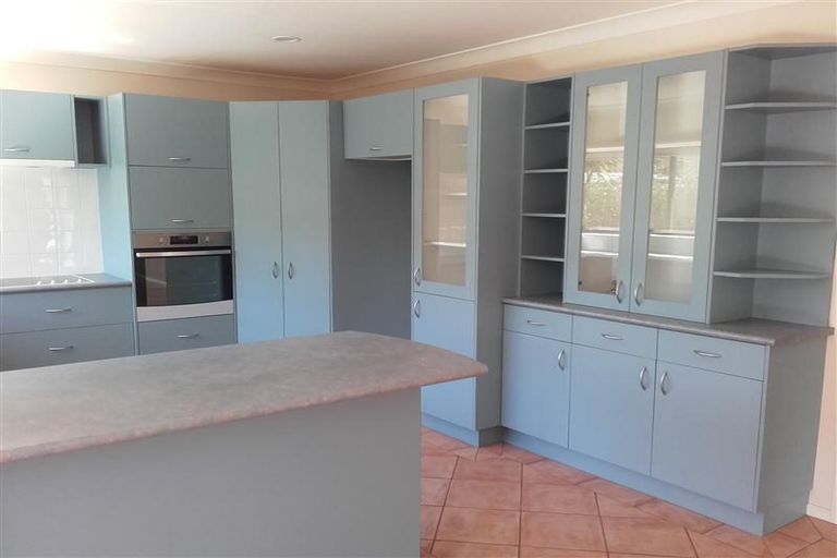 Photo of property in 117 Lakeside Drive, Orewa, 0931