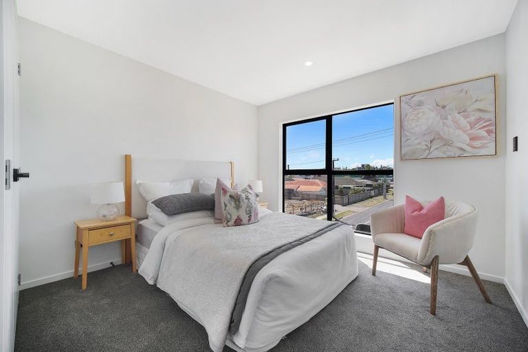 Photo of property in 2/26 Dale Crescent, Pakuranga, Auckland, 2010