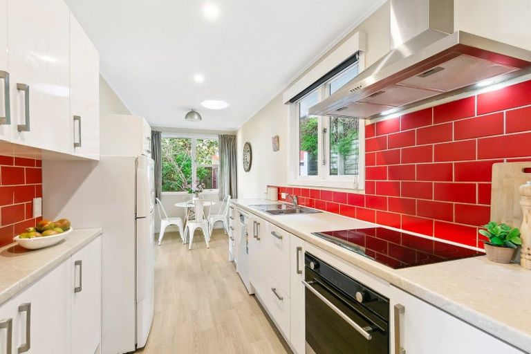 Photo of property in 23 Governor Road, Northland, Wellington, 6012