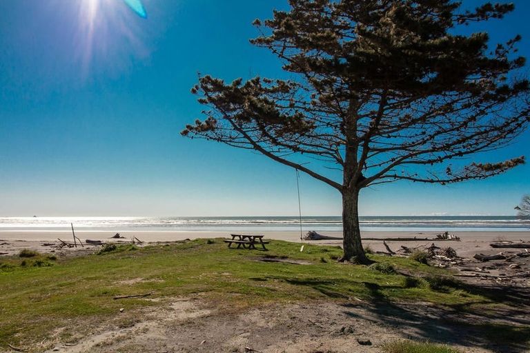 Photo of property in 11 Ngahue Crescent, Carters Beach, Westport, 7825