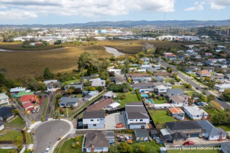 Photo of property in 13 Edgerton Road, Te Atatu Peninsula, Auckland, 0610