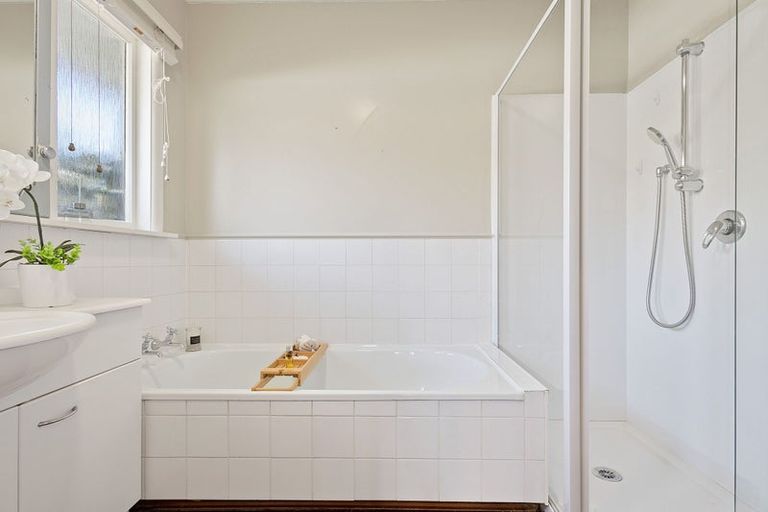 Photo of property in 7 Brookby Crescent, Avonhead, Christchurch, 8042