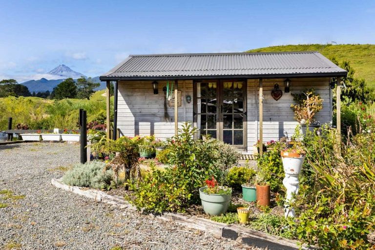 Photo of property in 2 Te Ara Karoiroa Road, 4374