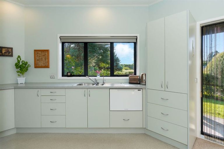 Photo of property in 206 Mazengarb Road, Paraparaumu, 5032