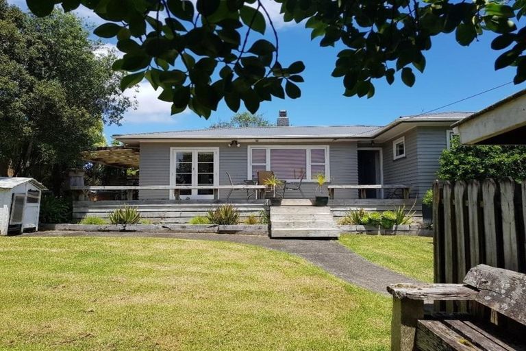 Photo of property in 37 Edmonton Road, Henderson, Auckland, 0612