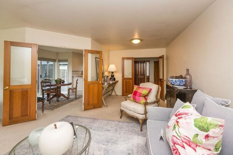 Photo of property in 9a Shaftesbury Street, Avonhead, Christchurch, 8042