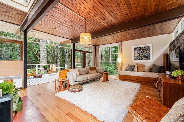 Photo of property in 30 Kopiko Road, Titirangi, Auckland, 0604