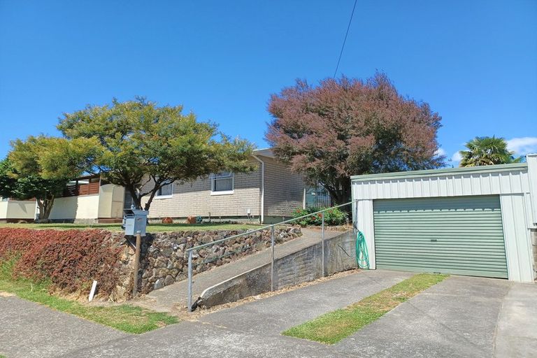 Photo of property in 22 Lee Street, Te Puke, 3119