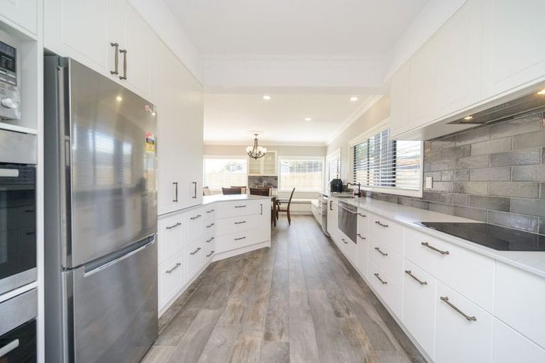 Photo of property in 12 Innes Place, Roslyn, Palmerston North, 4414