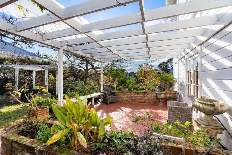 Photo of property in 15 Colenso Avenue, Hospital Hill, Napier, 4110