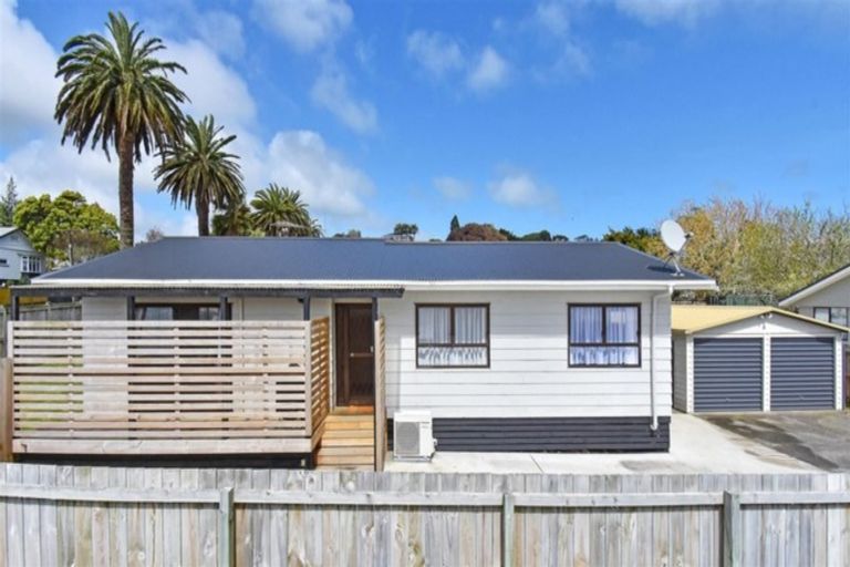 Photo of property in 17 Mellsop Avenue, Waiuku, 2123