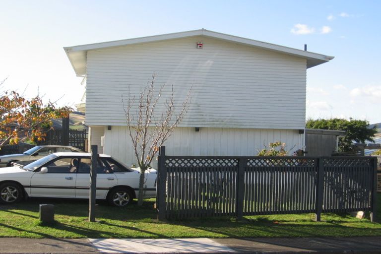 Photo of property in 48 Churton Drive, Churton Park, Wellington, 6037