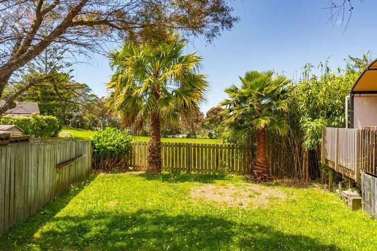 Photo of property in 12 Mchardy Place, Glenfield, Auckland, 0627