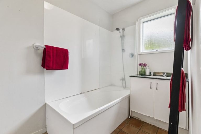 Photo of property in 2/1a Oates Road, Glen Eden, Auckland, 0602