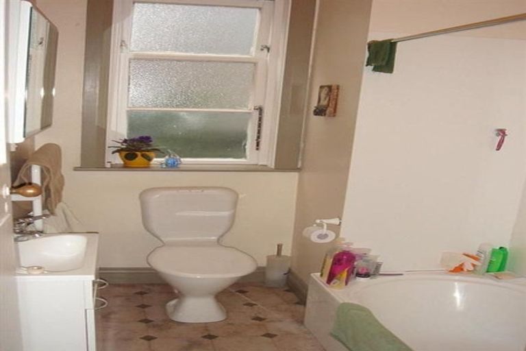 Photo of property in 22 Hanson Street, Mount Cook, Wellington, 6021