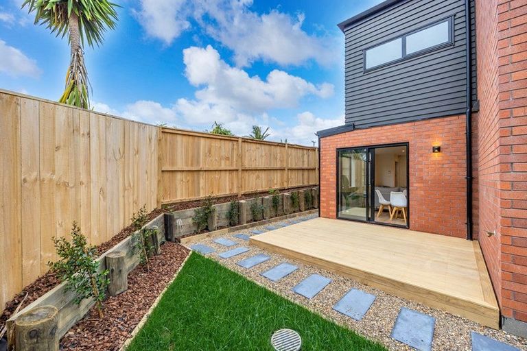 Photo of property in 2/5 Marsh Avenue, Forrest Hill, Auckland, 0620