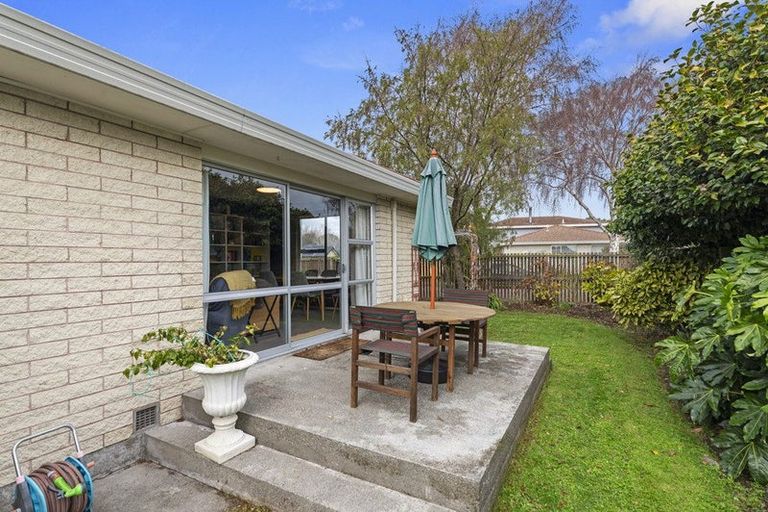 Photo of property in 1/11 Salford Avenue, Redwood, Christchurch, 8051