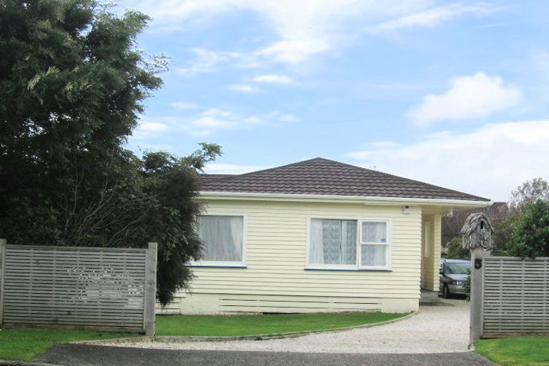 Photo of property in 5 Mahana Road, Paraparaumu Beach, Paraparaumu, 5032