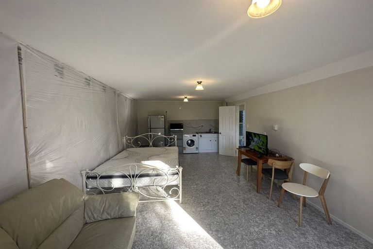 Photo of property in 25 Ellice Road, Totara Vale, Auckland, 0629