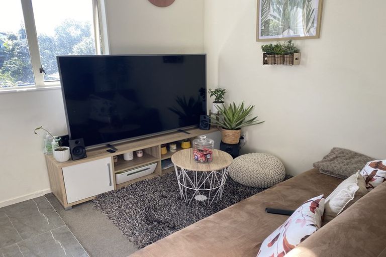 Photo of property in 33 Hewlett Road, Massey, Auckland, 0614