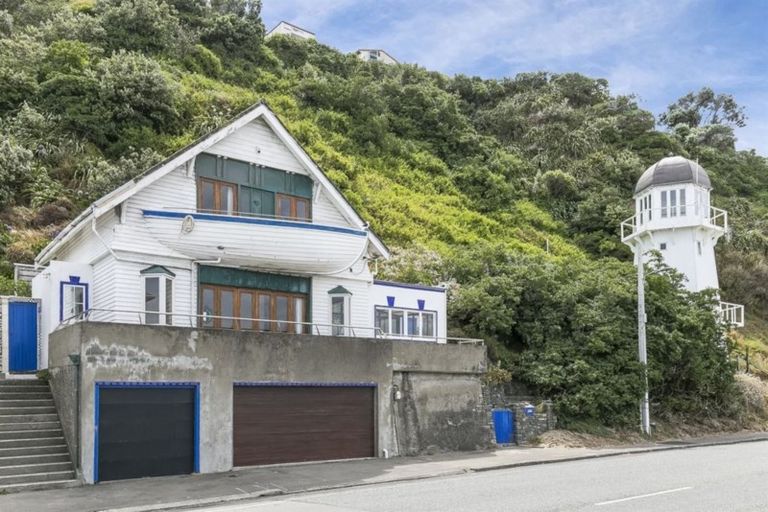 Photo of property in 330 The Esplanade, Island Bay, Wellington, 6023