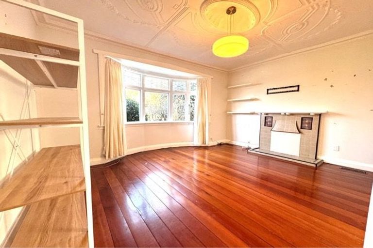 Photo of property in 12 Burrows Avenue, Karori, Wellington, 6012