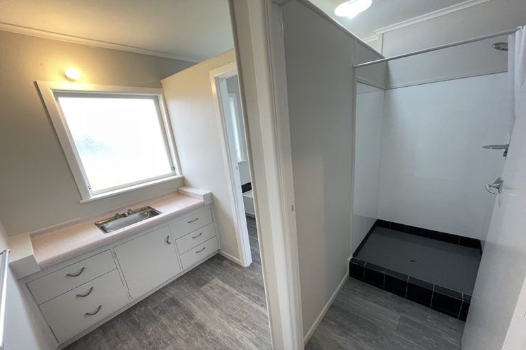 Photo of property in 222 Te Atatu Road, Te Atatu South, Auckland, 0610