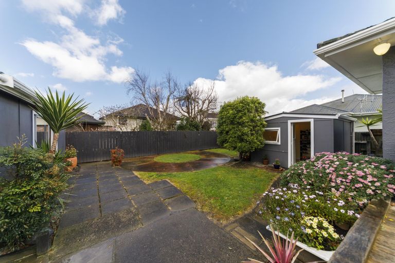 Photo of property in 10 Saint Albans Avenue, Hokowhitu, Palmerston North, 4410
