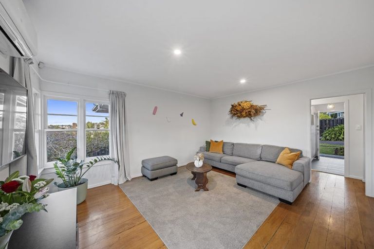 Photo of property in 1/57 Sunnyside Road, Sunnyvale, Auckland, 0612