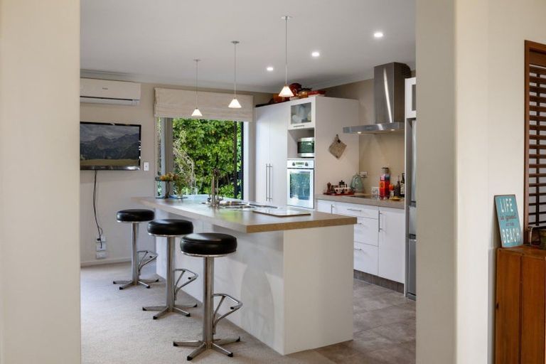 Photo of property in 5 Seabreeze Place, Papamoa Beach, Papamoa, 3118