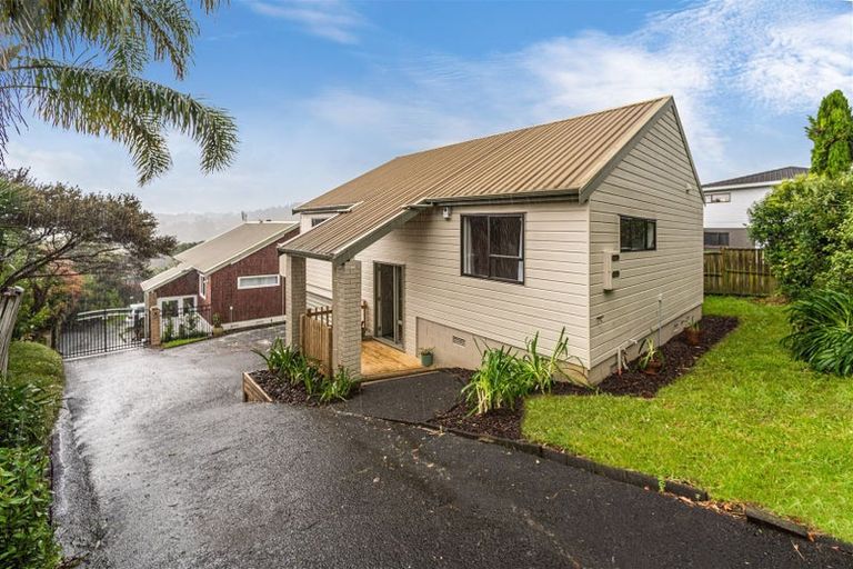Photo of property in 1/5 Tree View Avenue, Glenfield, Auckland, 0629