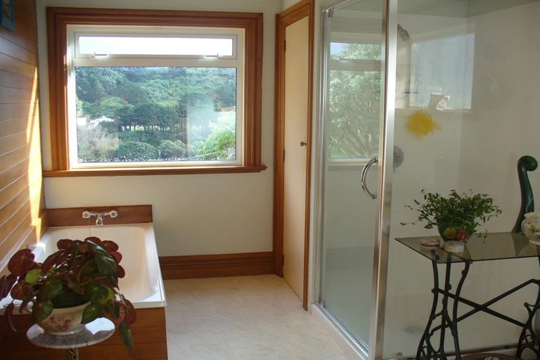 Photo of property in 72 Overtoun Terrace, Hataitai, Wellington, 6021