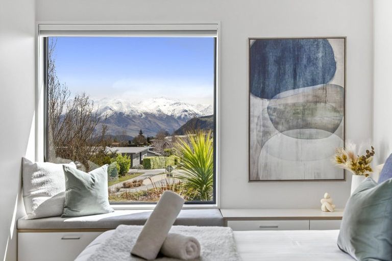 Photo of property in 15 Kereru Crescent, Wanaka, 9305