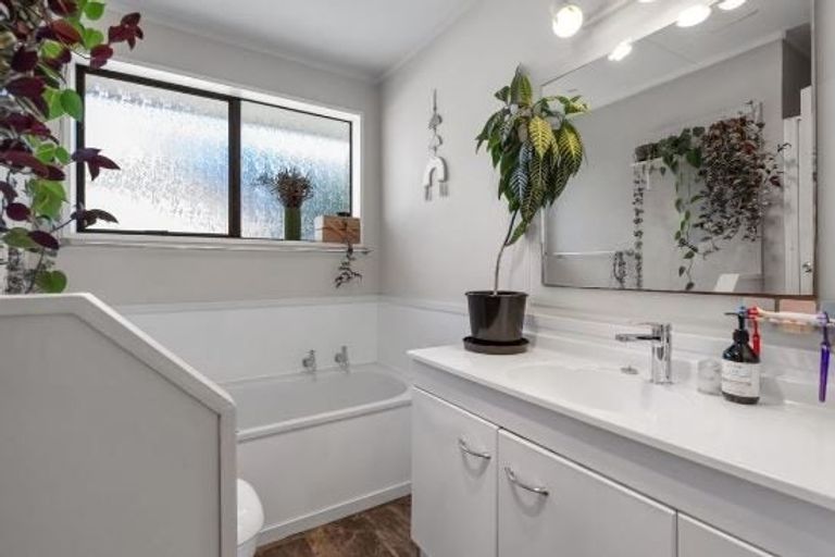 Photo of property in 21 James Cook Drive, Welcome Bay, Tauranga, 3112