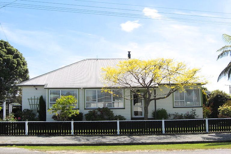 Photo of property in 92 Russell Street, Westport, 7825