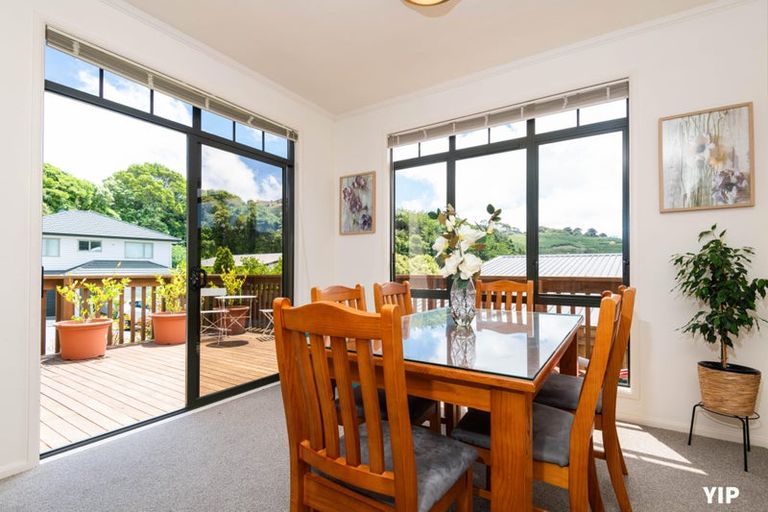 Photo of property in 16 Wantwood Grove, Churton Park, Wellington, 6037