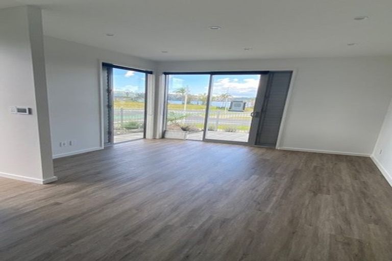 Photo of property in 1 Gunn Way, Hobsonville, Auckland, 0616
