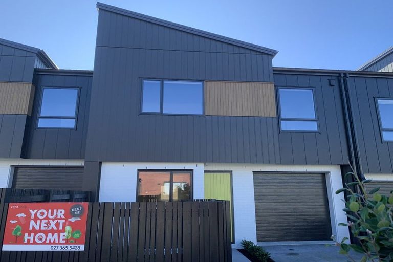 Photo of property in 18 Hema Road, Hobsonville, 0616