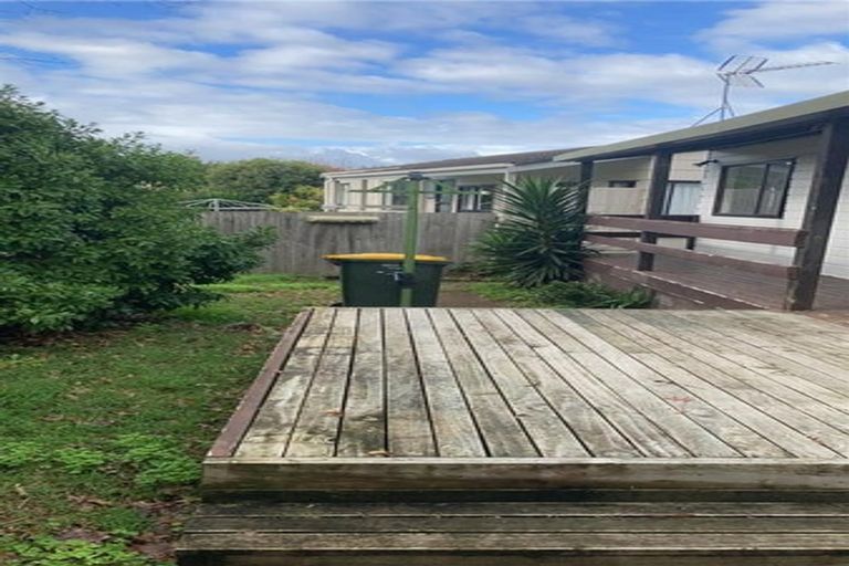 Photo of property in 17 Oakmont Place, Wattle Downs, Auckland, 2103
