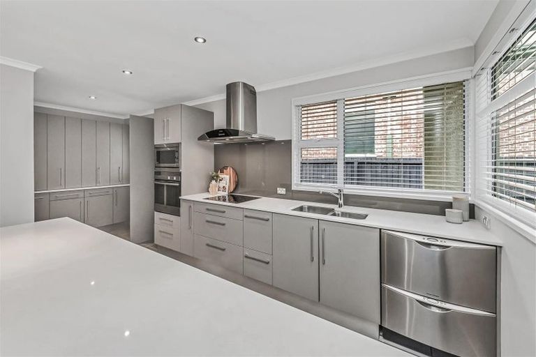 Photo of property in 27 Tui Street, Fendalton, Christchurch, 8041